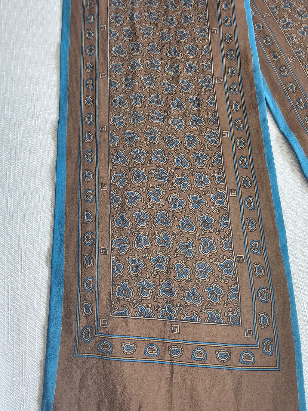 Guy Laroche Paris Fular meski jedwabny paisley brazowo-blekitny 134x15cm Made in Italy
