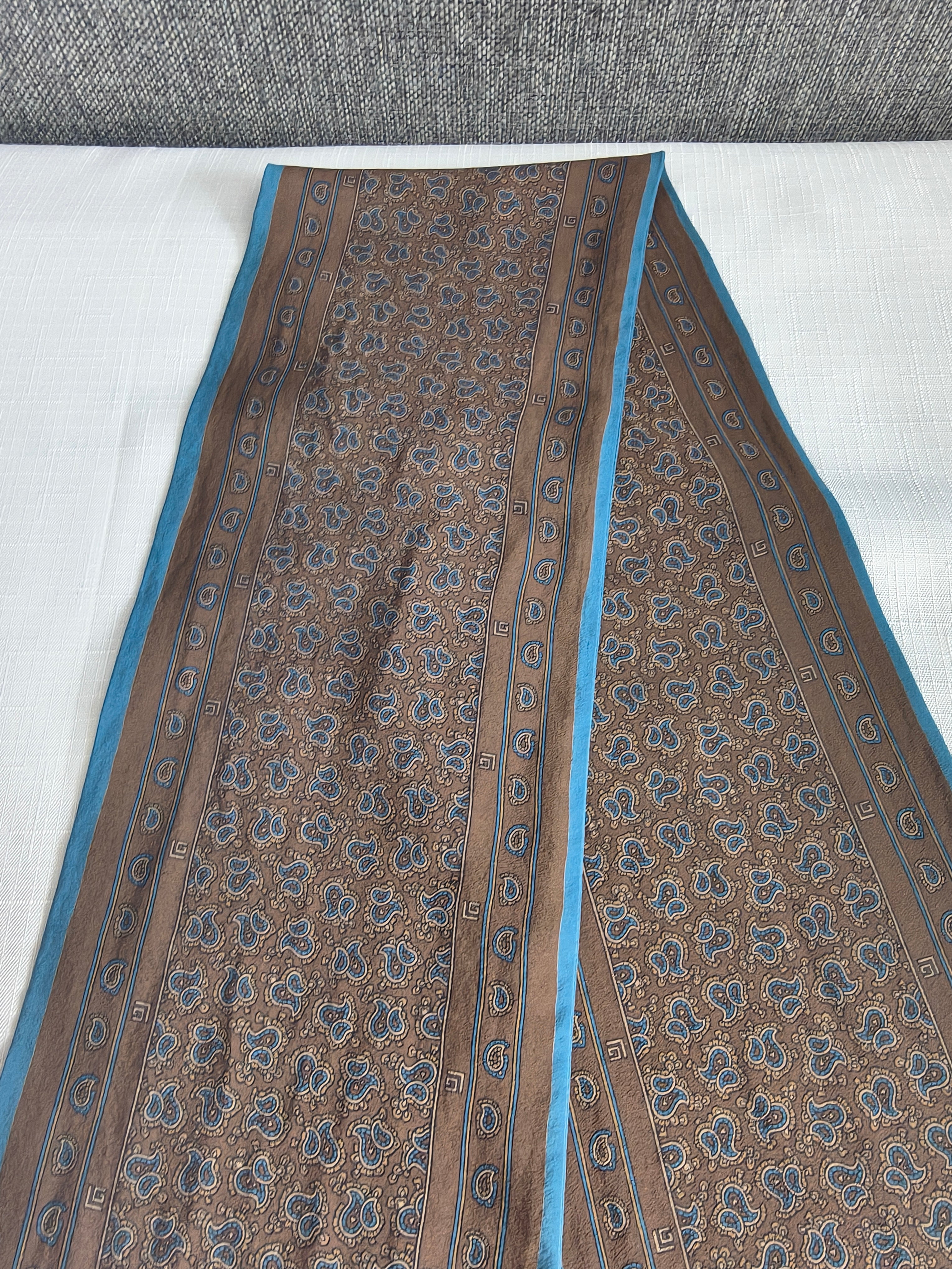 Guy Laroche Paris Fular meski jedwabny paisley brazowo-blekitny 134x15cm Made in Italy