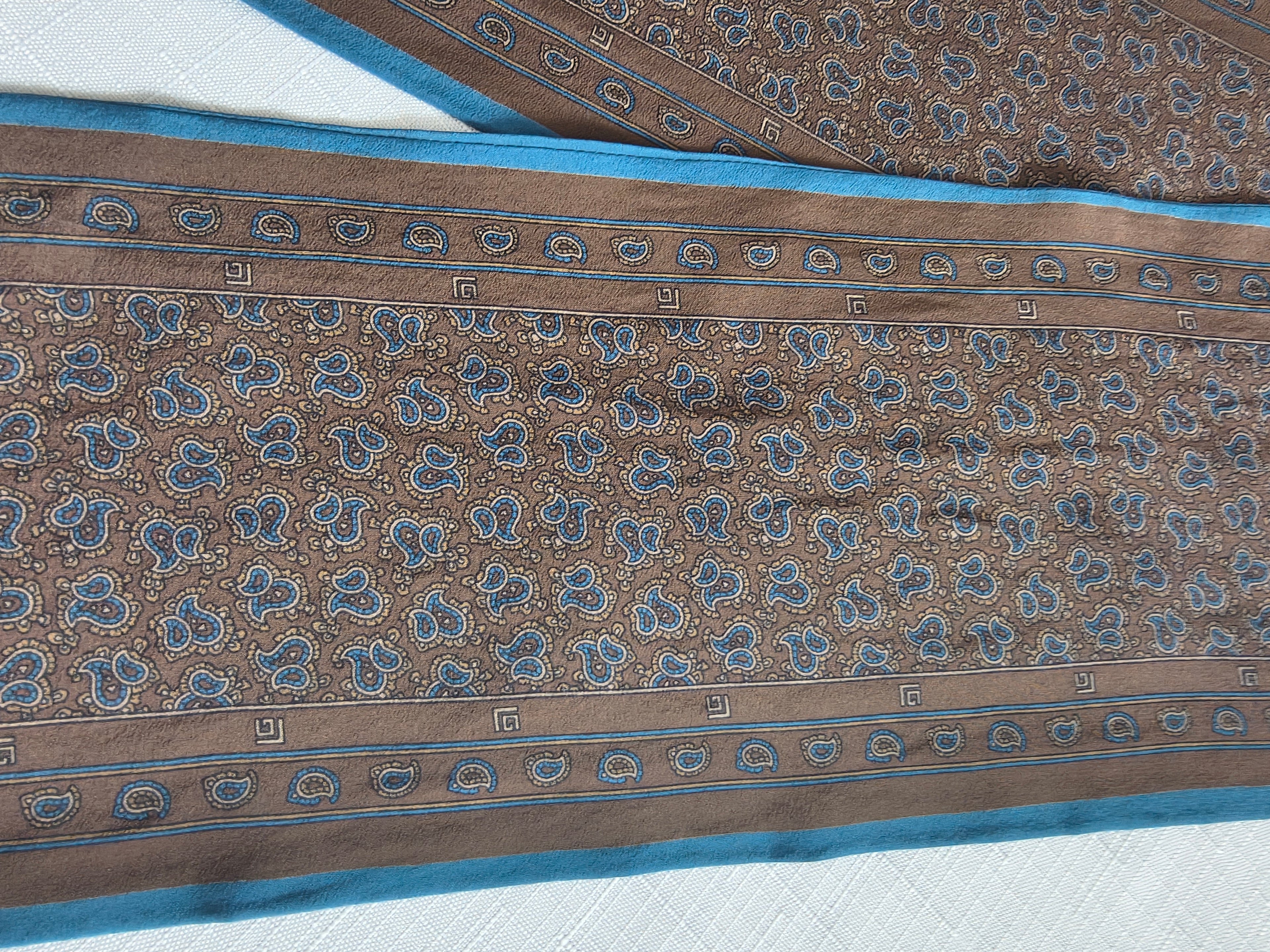 Guy Laroche Paris Fular meski jedwabny paisley brazowo-blekitny 134x15cm Made in Italy